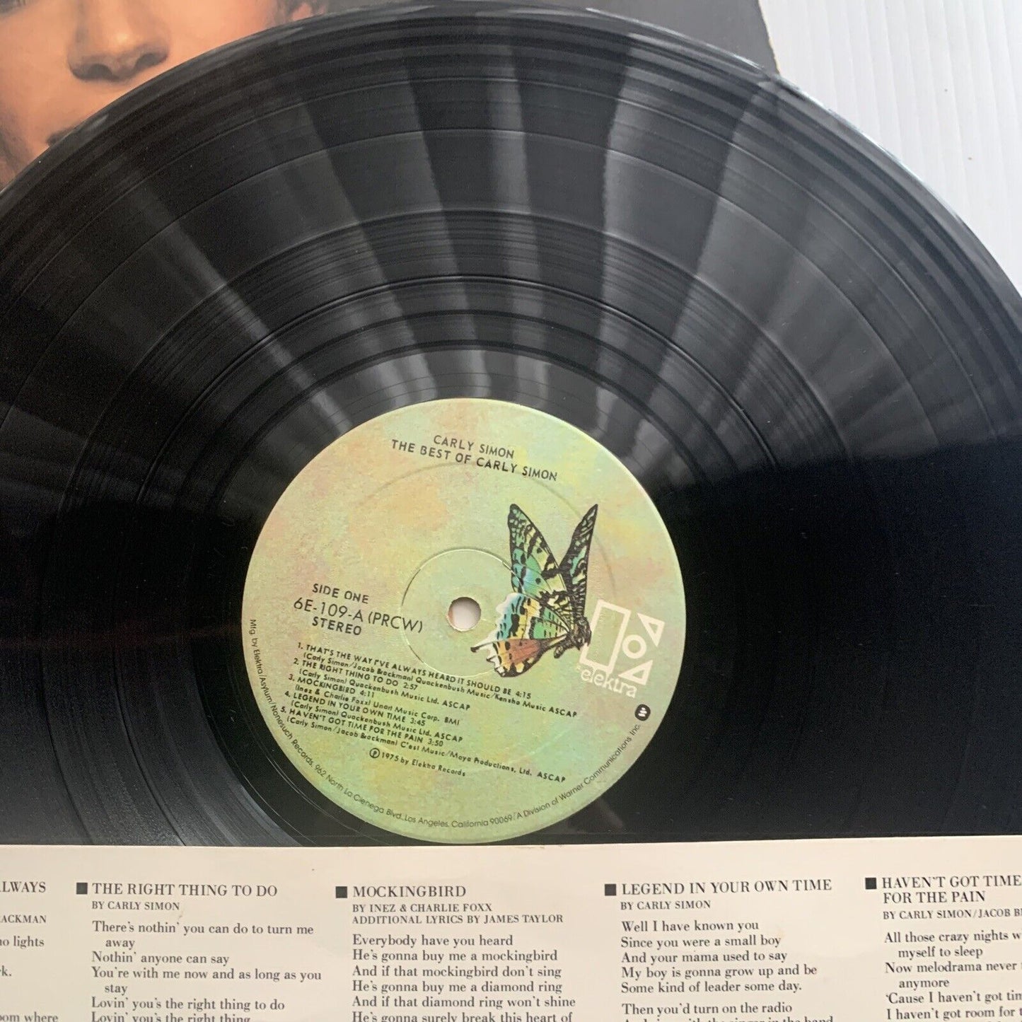 Vinyl LP BEST OF CARLY SIMON USA Record Elektra 1975 Sleeve Lyrics 1970 1975