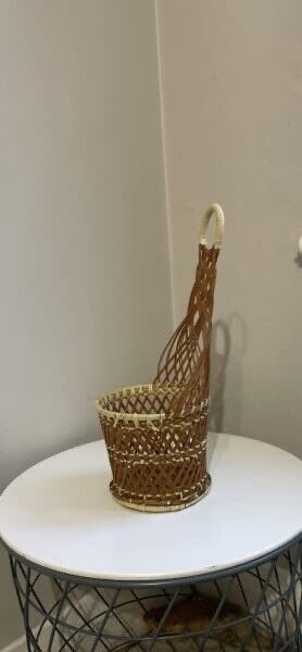 Planter Basket Vintage 1980's Wicker Rattan Hanging Display ready to hang AE140