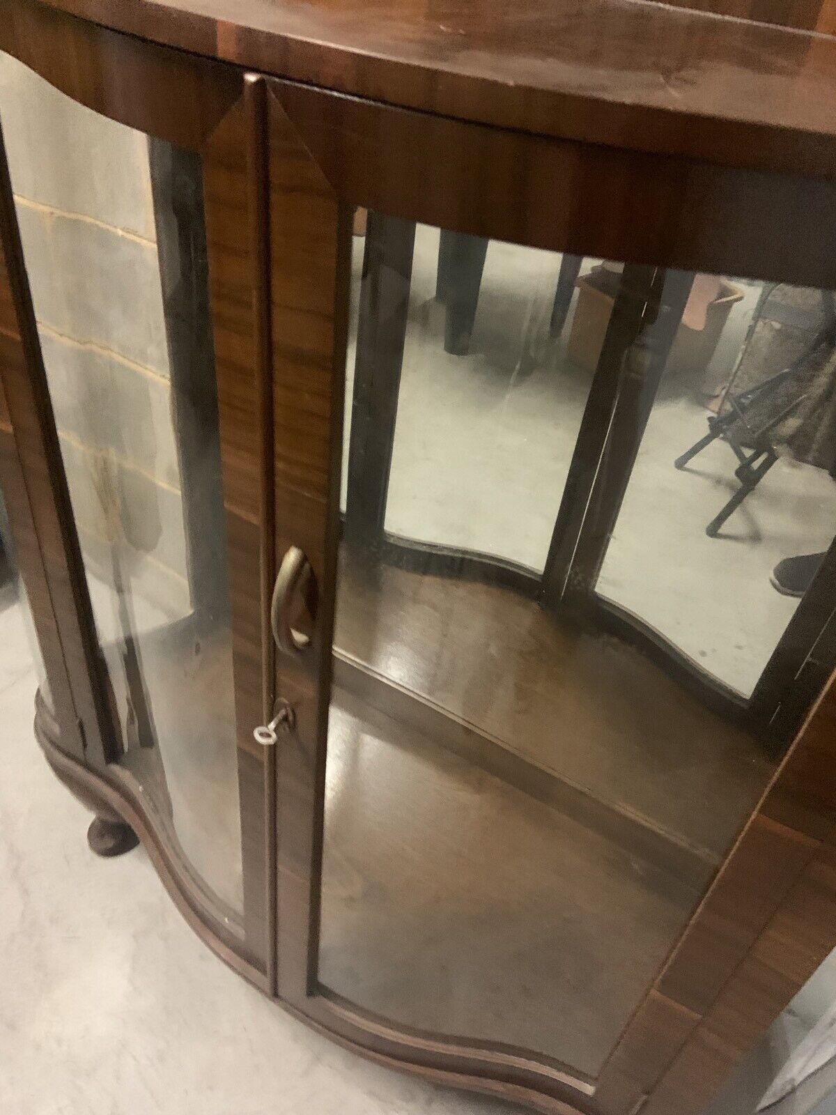 Vtg CHINA CABINET Queen Anne Bow Curve 2X Glass Shelf Timber Veneer NO KEY Open