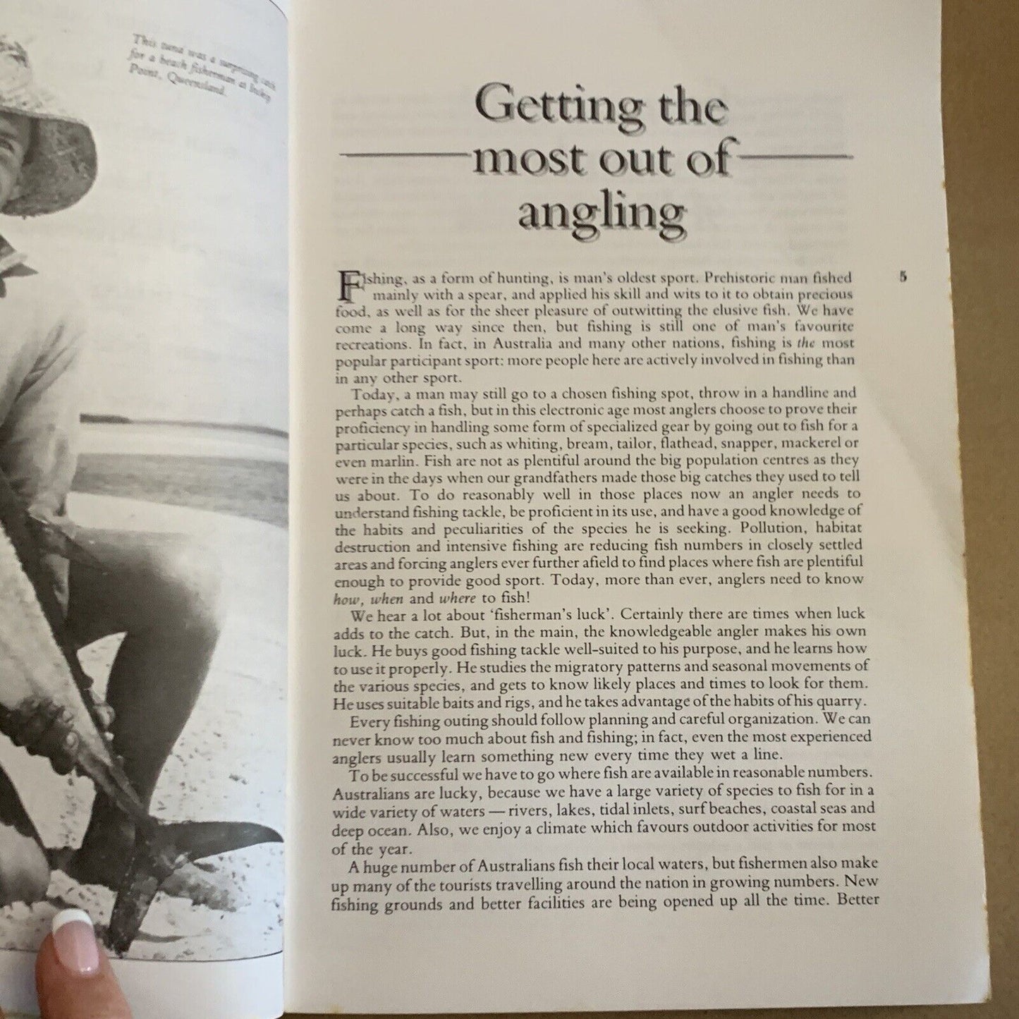 PB Book GREGORYS FISHING GUIDE BOOK 10th 1982 Foxing Illustrated Fish Catalogue