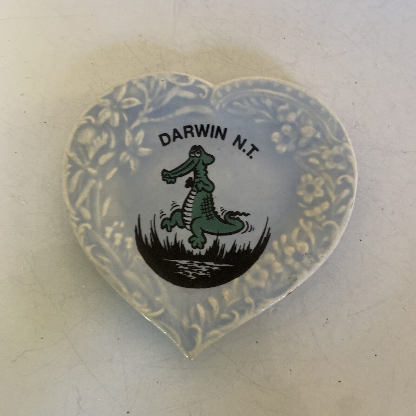ASHTRAY DARWIN NT Pin Dish Crocodile Sonic Heart Ceramic Embossed Souvenir VTG
