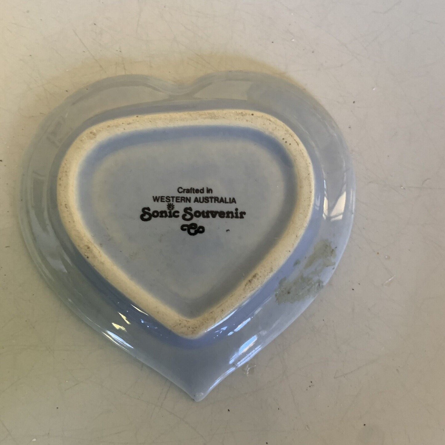 ASHTRAY DARWIN NT Pin Dish Crocodile Sonic Heart Ceramic Embossed Souvenir VTG