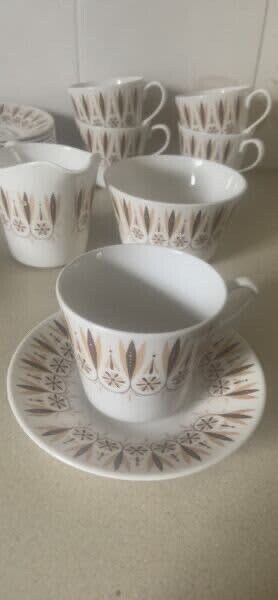 QUEEN ANNE 8655 Bone China TEA SET 19 Piece Made In England 1 Cup Missing