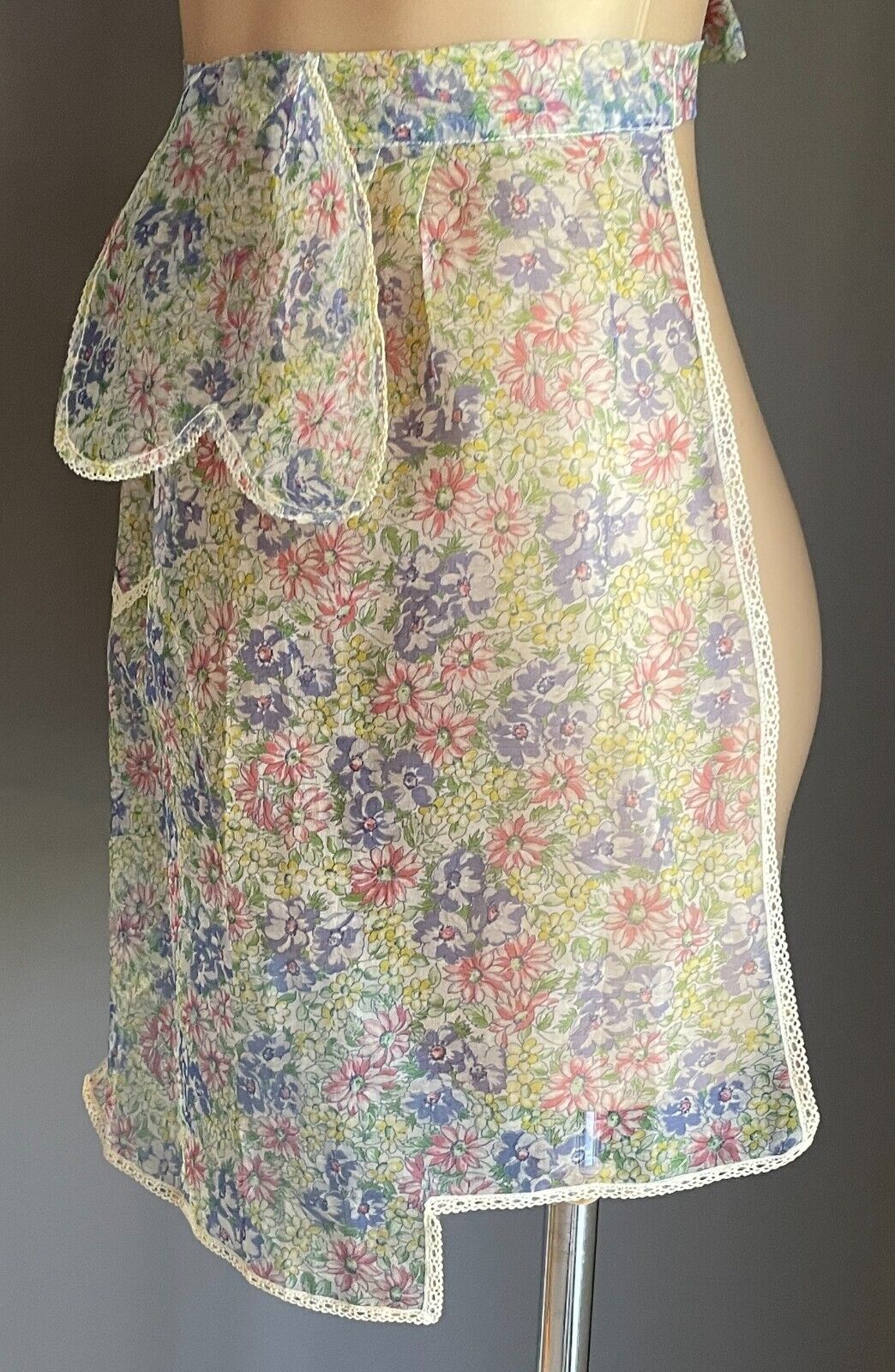 Vintage Kitchen 1940's Pastel Voile Floral Print Lace Trim Waist Tie Sz 8 12 NEW