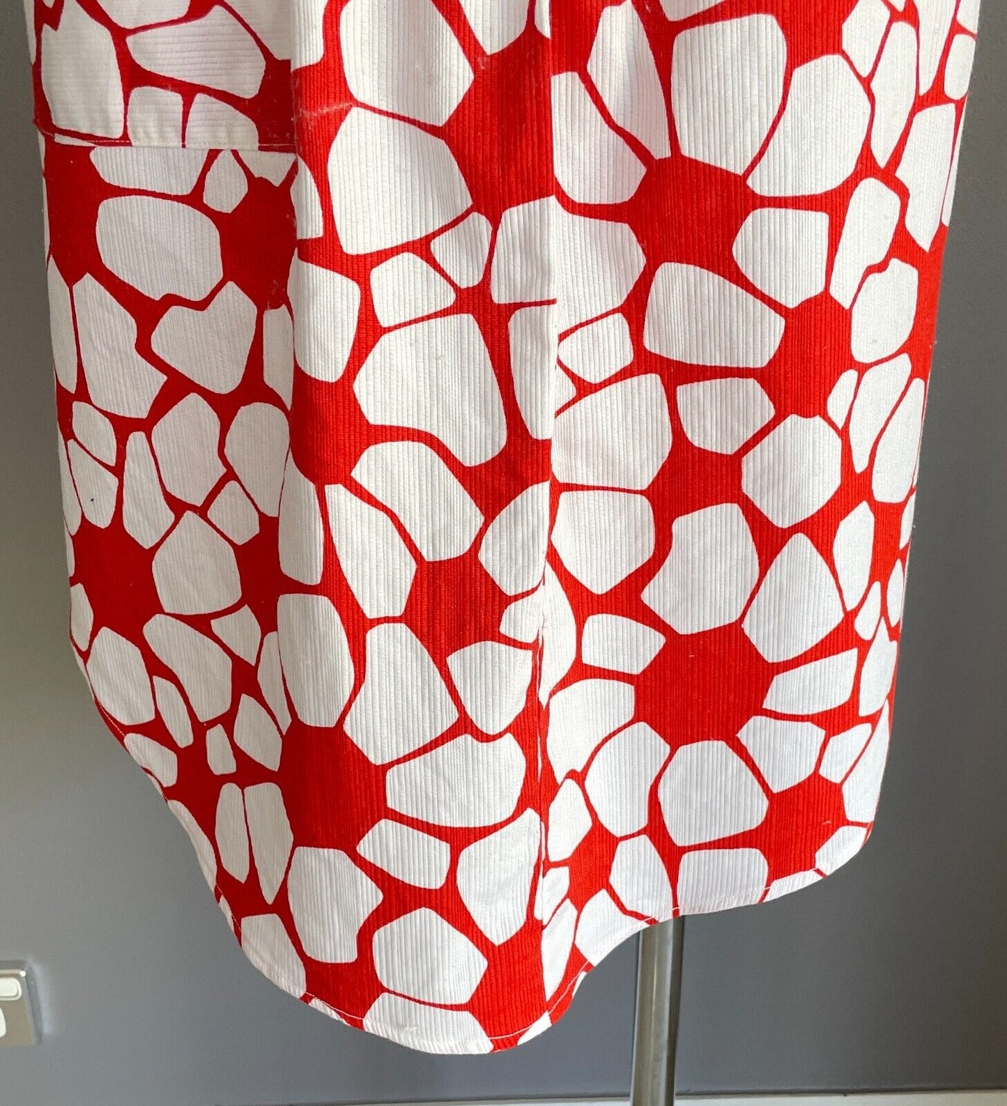 Vintage Kitchen Apron 1980's Red & White Bold Flowers Cotton Size 10 14 Handmade
