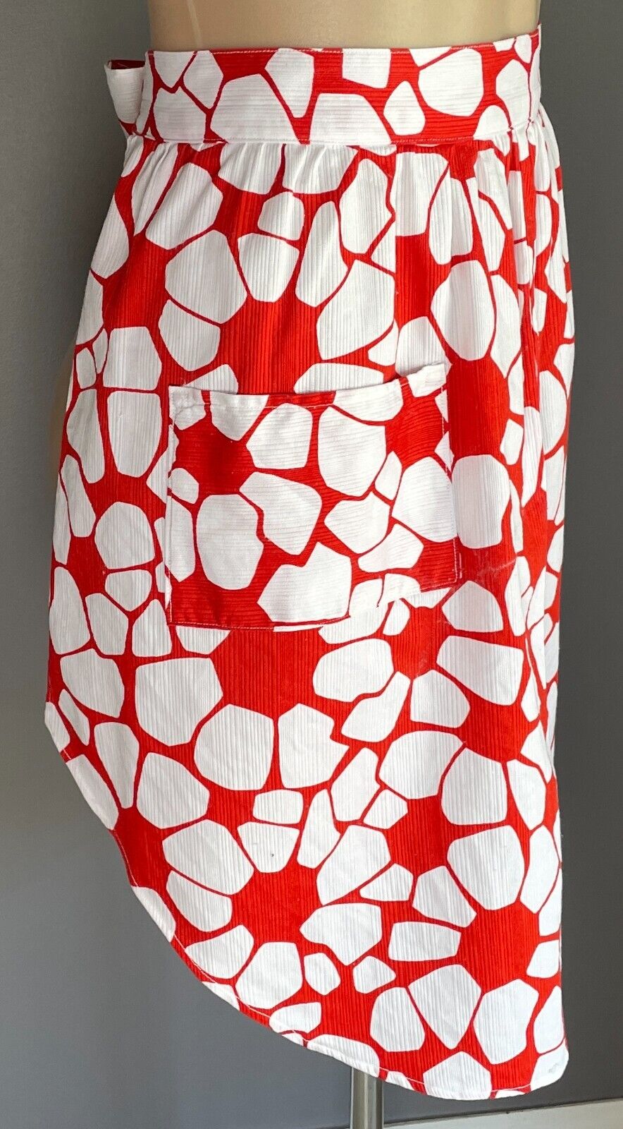 Vintage Kitchen Apron 1980's Red & White Bold Flowers Cotton Size 10 14 Handmade