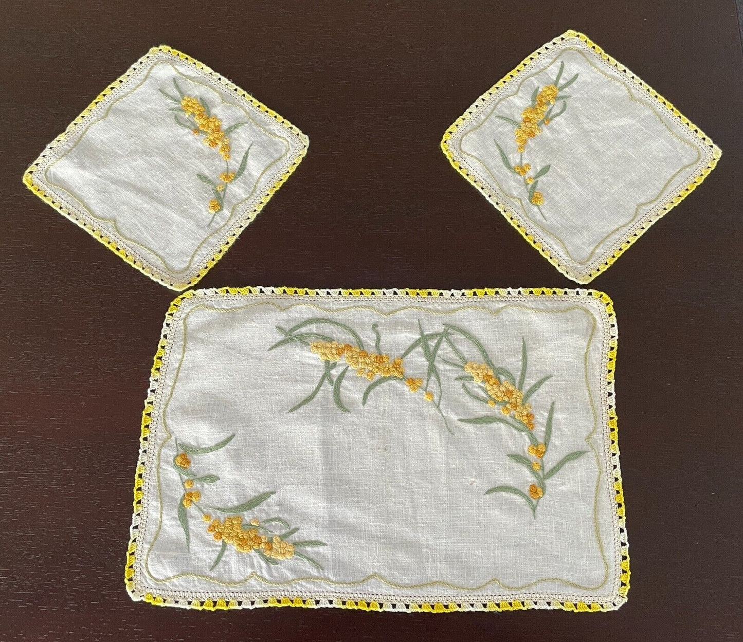 White Linen Table Runner + 2 Doily Set Embroidered Wattle Crochet Edge Doilies