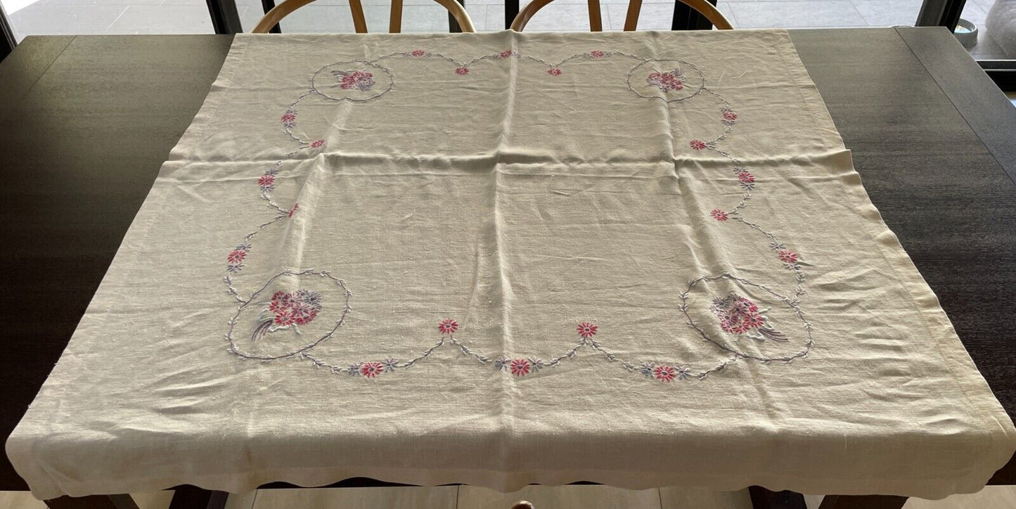 TABLE CLOTH Vintage Off White Hand Embroidered Floral Motif 126 x 121cm