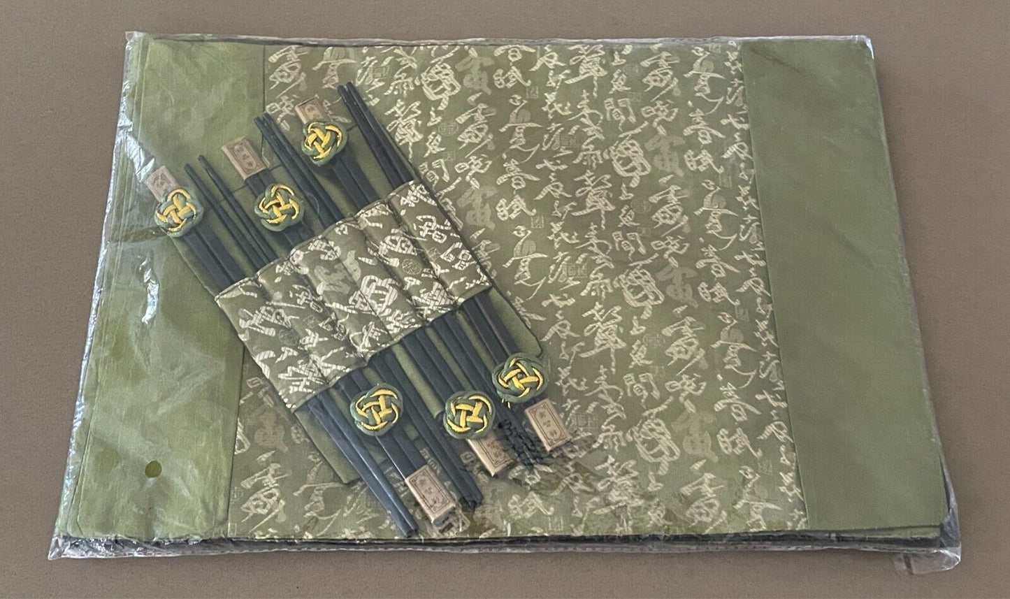 6 x PLACEMAT & CHOPSTICKS Set Chartreuse Green & Gold Jacquard NEW In Pack Table