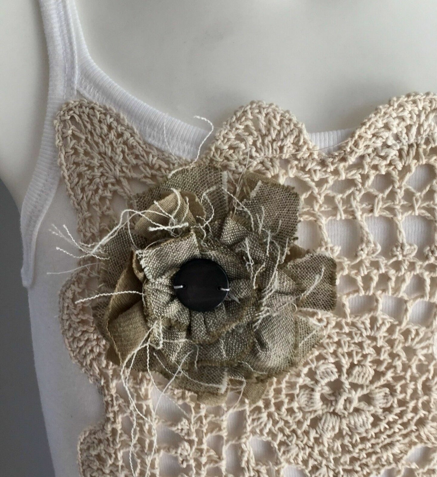 BUBBLES & BUTTERCUPS White Tank Top Beige Crochet Floral Trim Girls Size 10 NEW