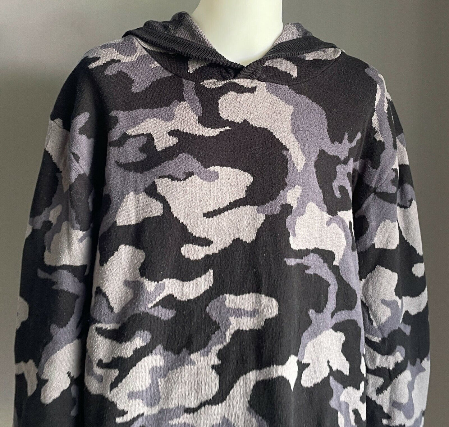 TILT Grey & Black Camo Print Cotton Knit Hoodie Sweater Top Teen Youth Size 16
