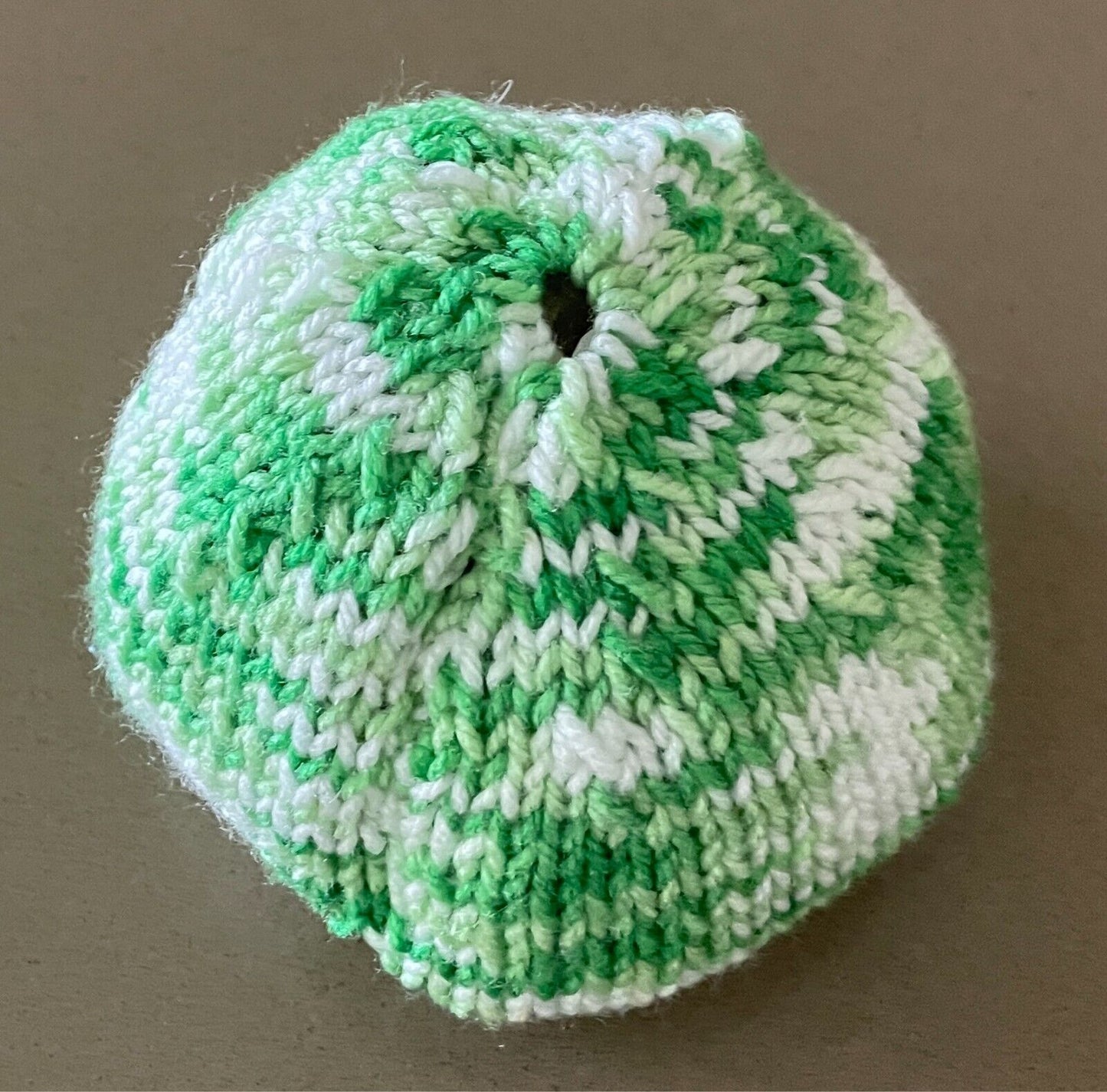 Cardigan + Beanie Green & White Chunky Knit Hand Made 0 - 6 months Unisex NEW