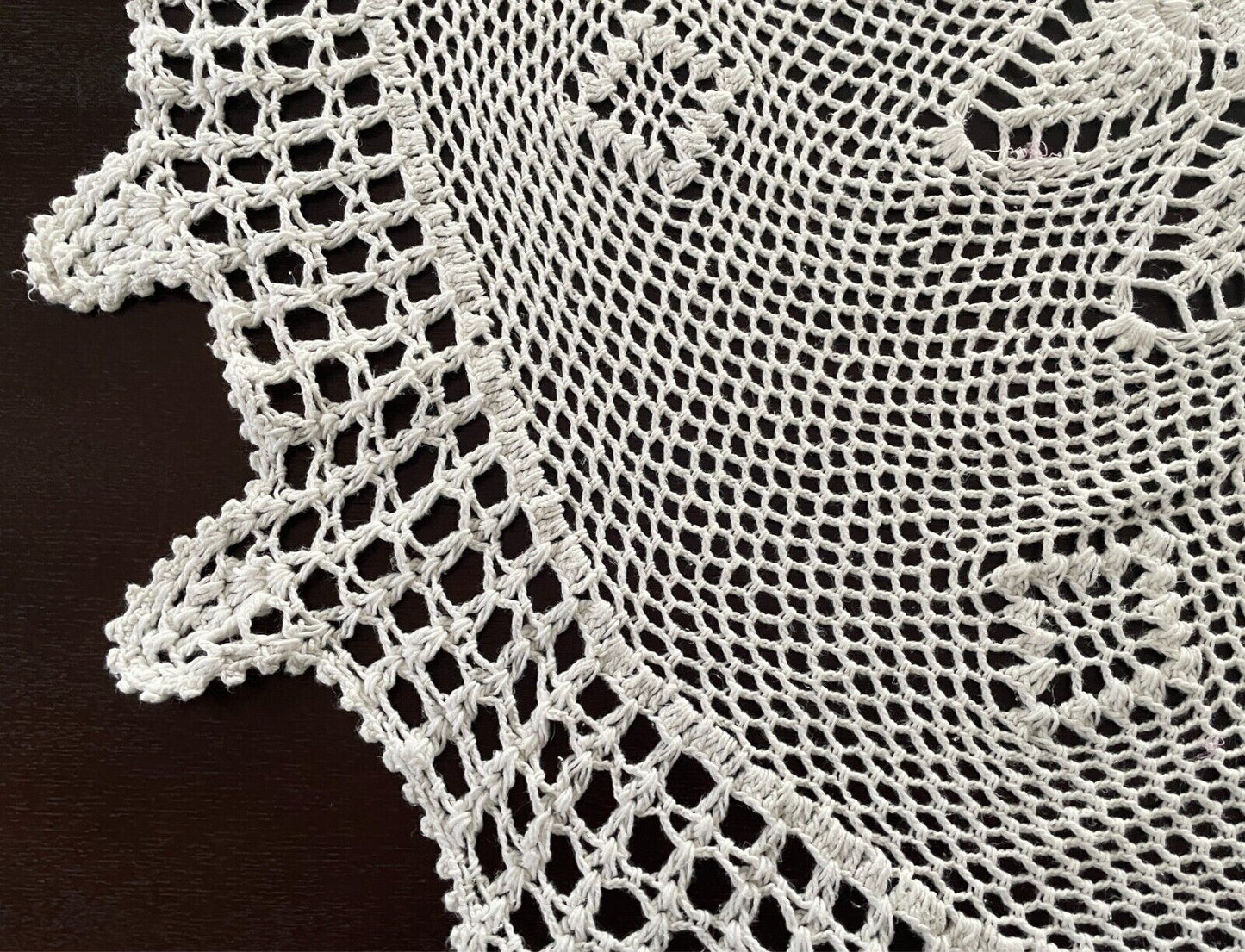 1970s White Cotton Crochet Stitch Round TABLE CLOTH/Wall Hanging 154cm Diametre