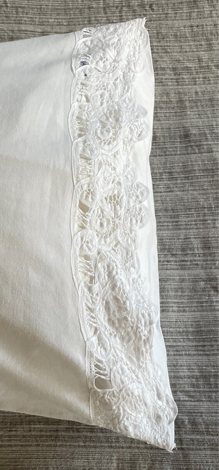 1x Vintage White Pillowcase Cut Out Lace Detailing 45 x 67cm