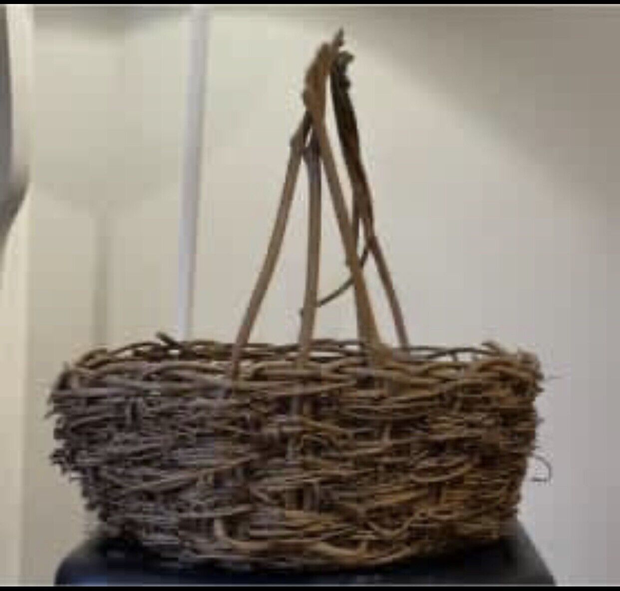 Rustic 33cm Twisted Willow Twig Basket Long Handle Market Garden Eggs AE169