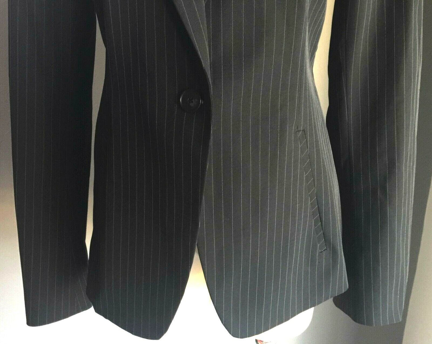 DKNY Blazer Black Pinstripe Buttoned Long Sleeve Fitted Jacket Ladies Size 10