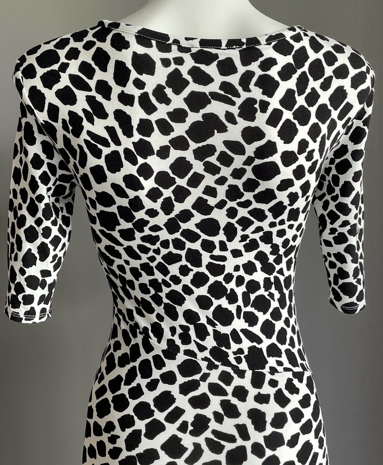 WITCHERY Bodycon Dress Black Off White Giraffe Print 3/4 Sleeve Stretch Size 4