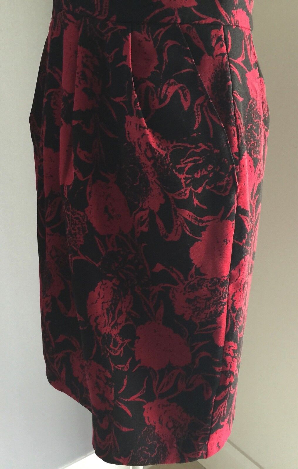 BARKINS Strapless Dress Burgundy & Black Floral Print Size 10 Figure Flattering