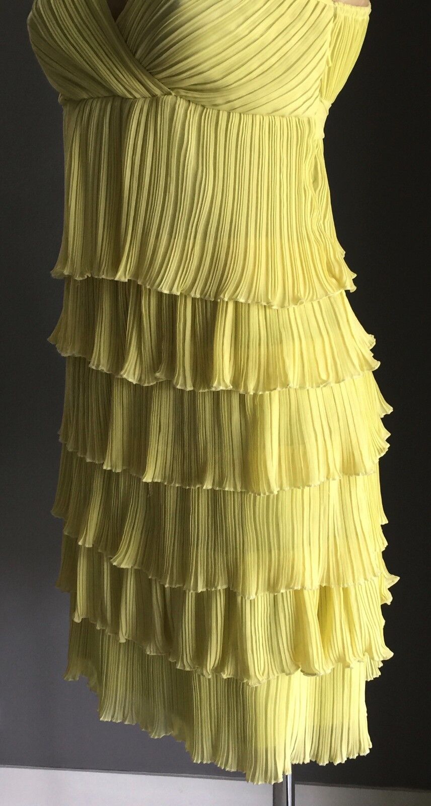F GEAR Dress Pale Lime Green Sleeveless Tier Layer Ladies Size 12 Stunning NEW