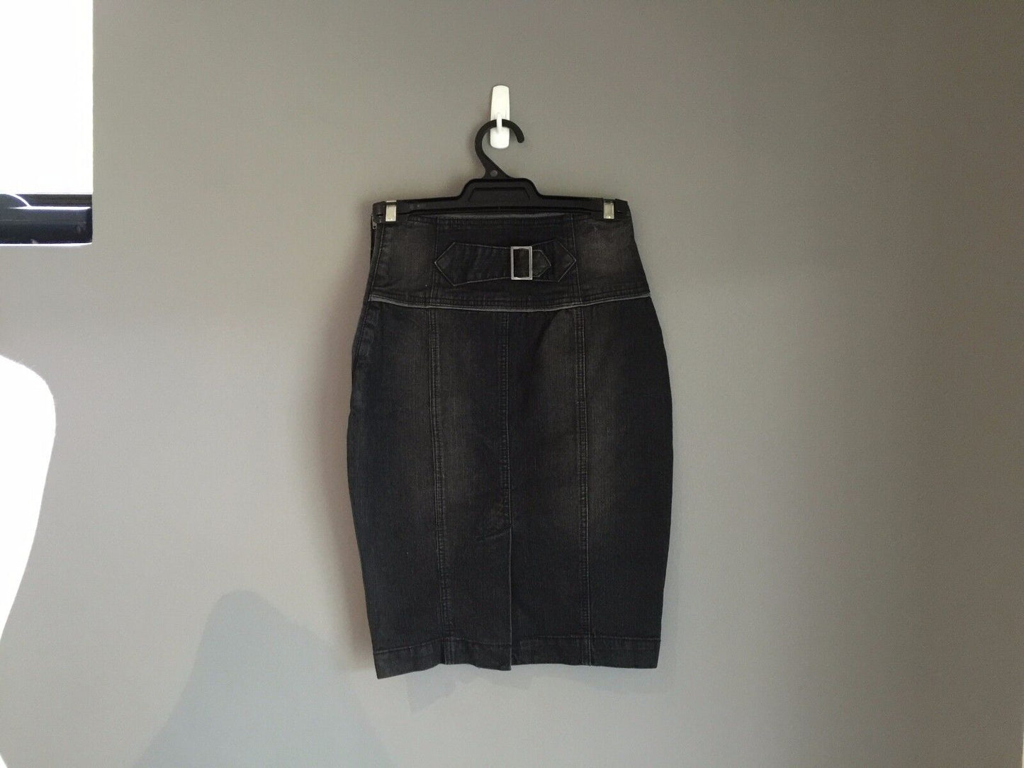 YMI DENIM Denim Skirt Figure Flattering Black Pencil Fitted Ladies Size 6 Retro