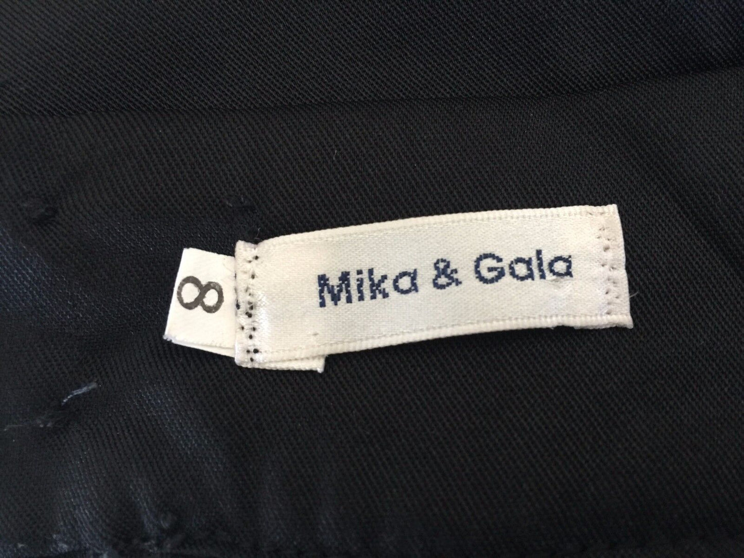 MIKA & GALA Mini Skirt Black Pleated w Gold Plate Belt Trim Waist Ladies Size 8