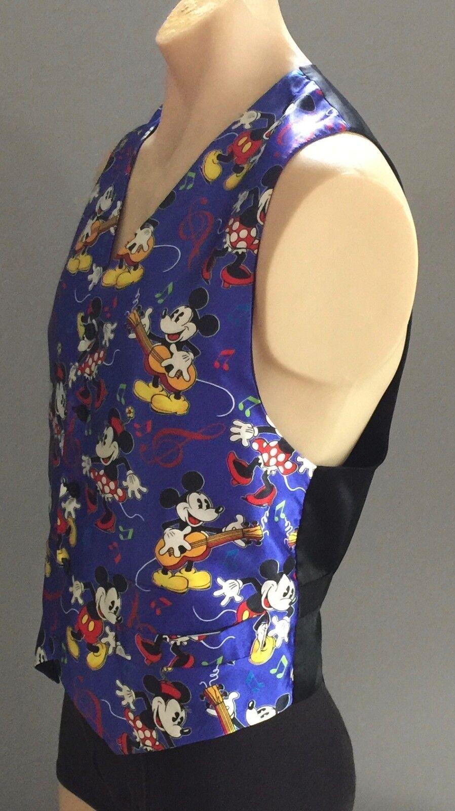 Mens Vest Authentic MICKEY & CO Disney Mickey Mouse Print Size M & XL NEW