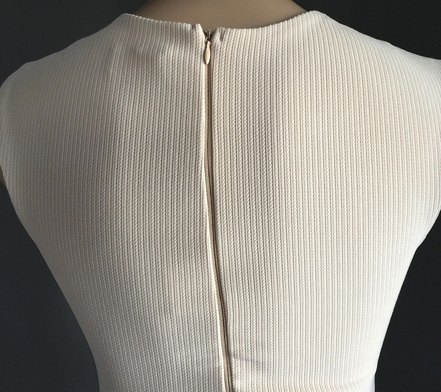 RUMOR BOUTIQUE EXECUTIVE PONIES Top Cream Texture Sleeveless Stretch Sz 8 10 NEW