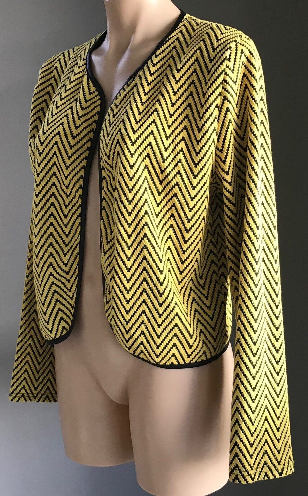 SUITE BOUTIQUE Jacket Soft Chevron Print Black & Yellow Ladies Size 16 NEW