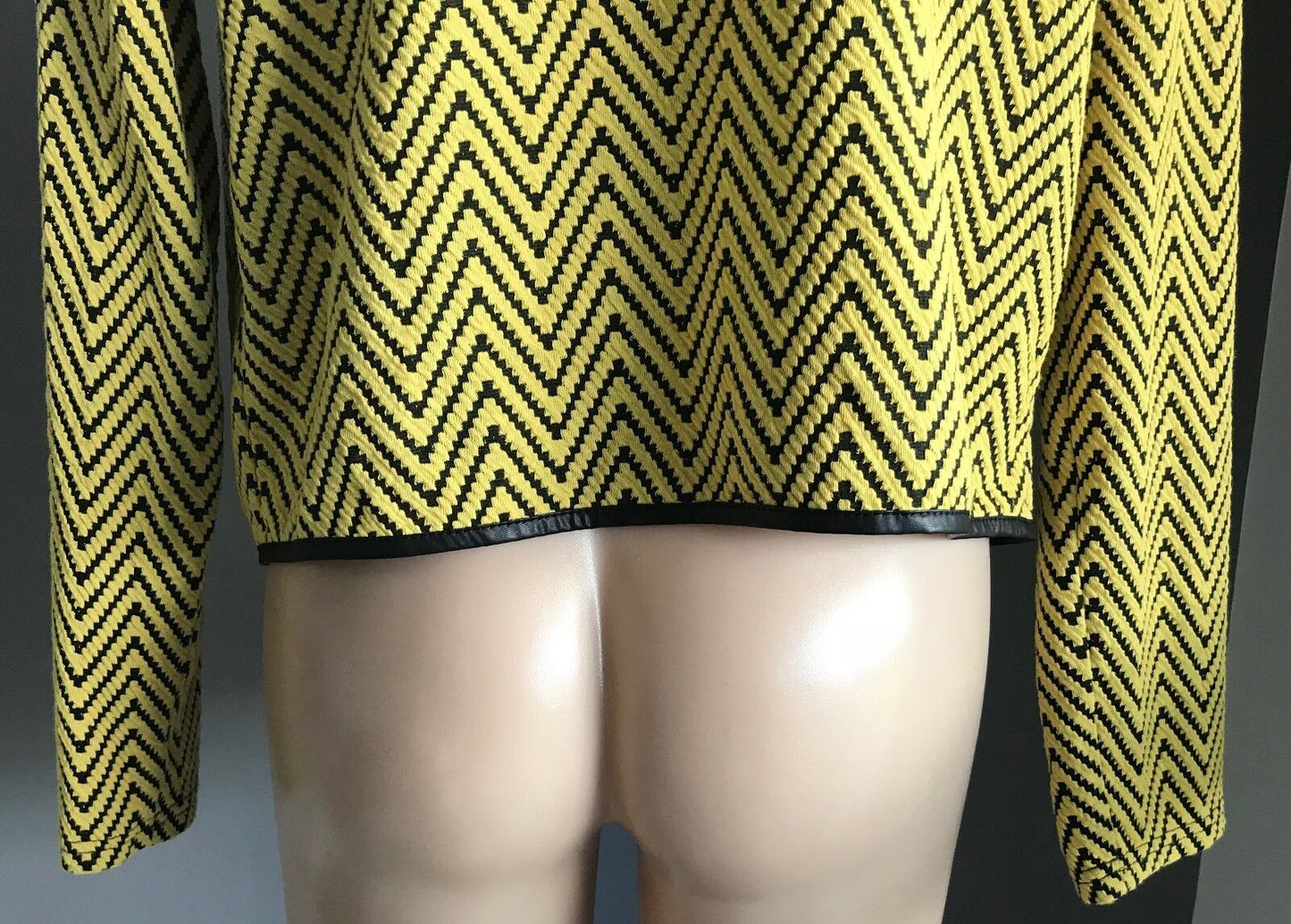 SUITE BOUTIQUE Jacket Soft Chevron Print Black & Yellow Ladies Size 16 NEW