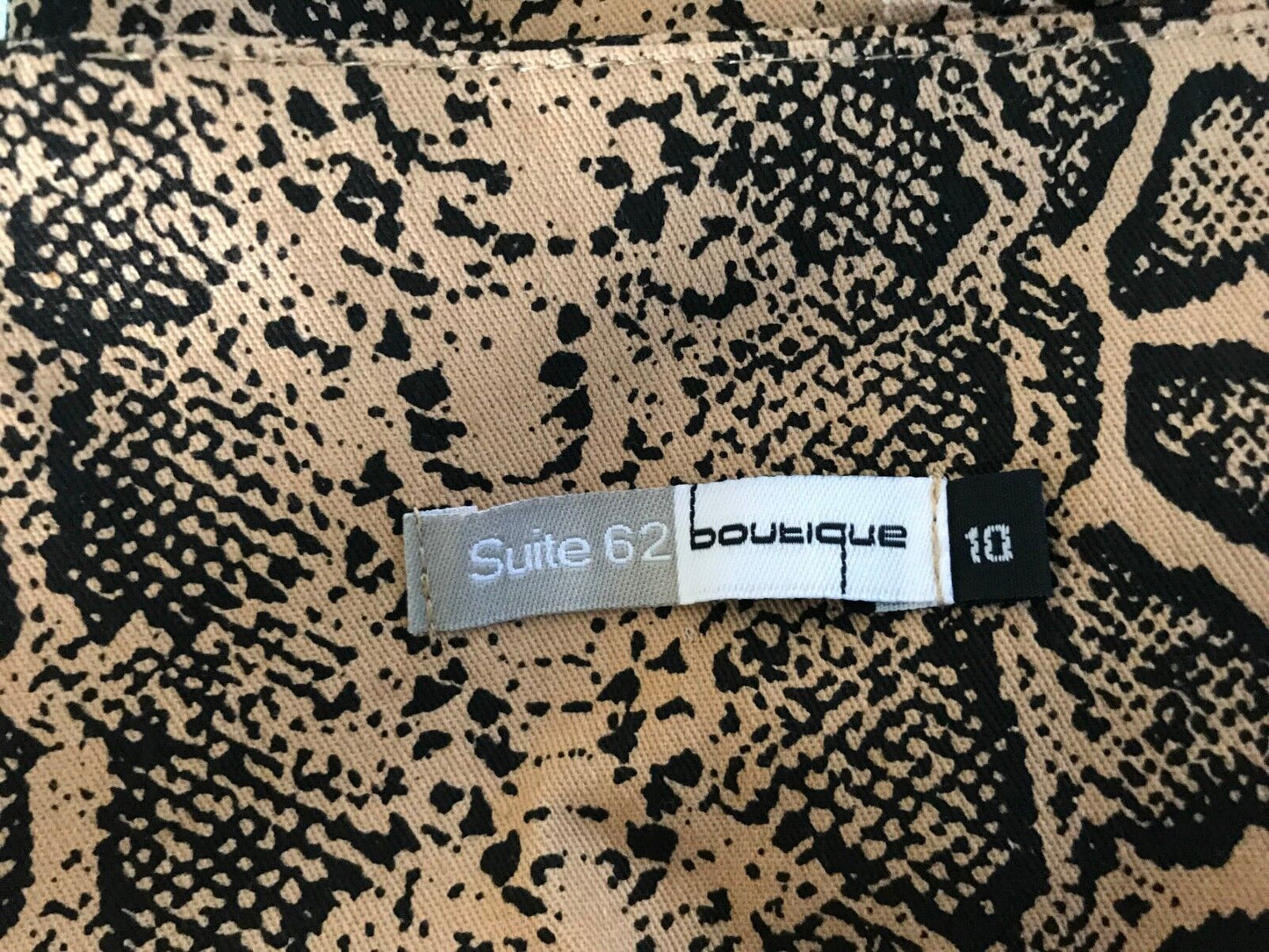 SUITE 62 Boutique Skirt Black & Tan Snake Skin Print Straight Belt Size 10 NEW