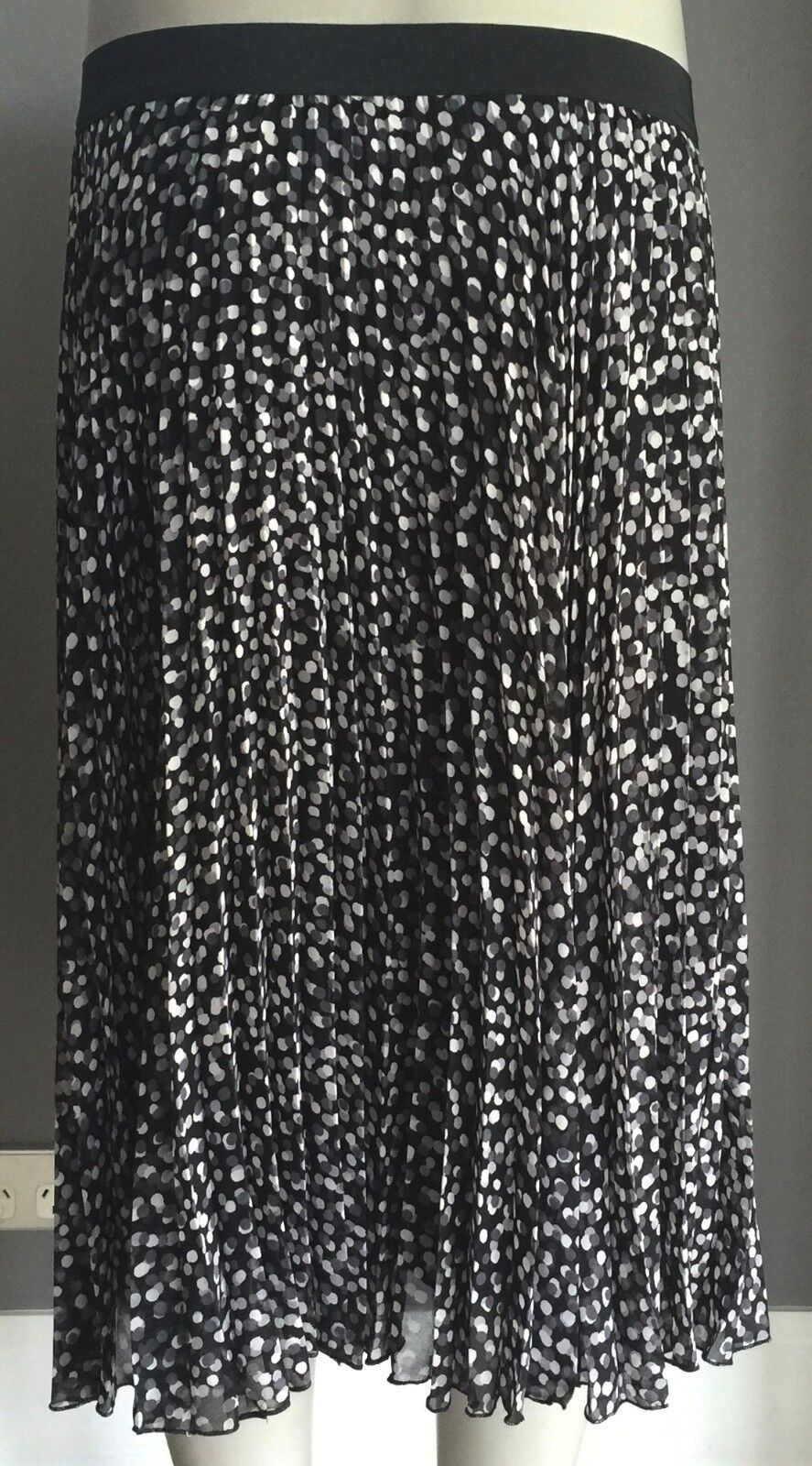 SUZANNE GRAE Pleated Skirt Soft Lightweight Black Ivory Grey Polka Dot Size M 10