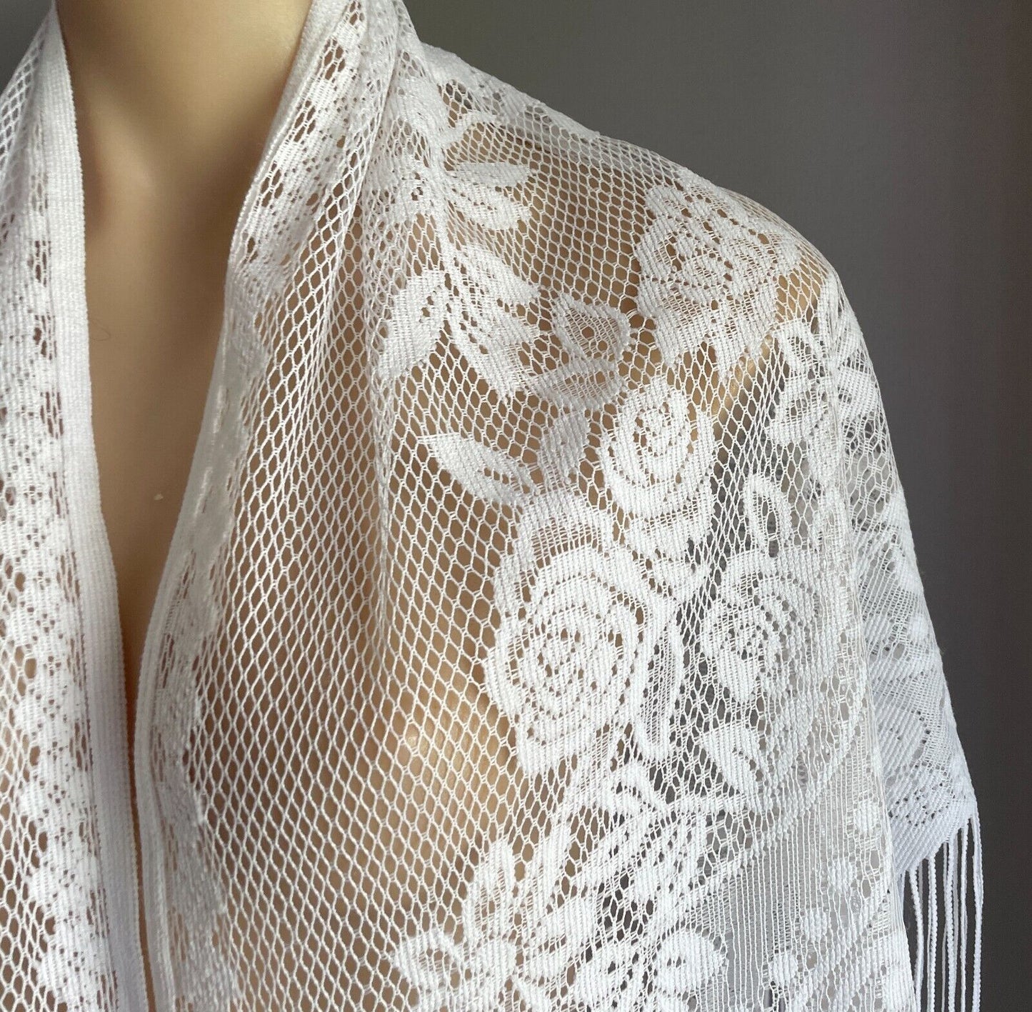 White TRIANGLE SHAWL Wrap Fringe Raised Floral Lace Mesh Net Size 12 18 NEW