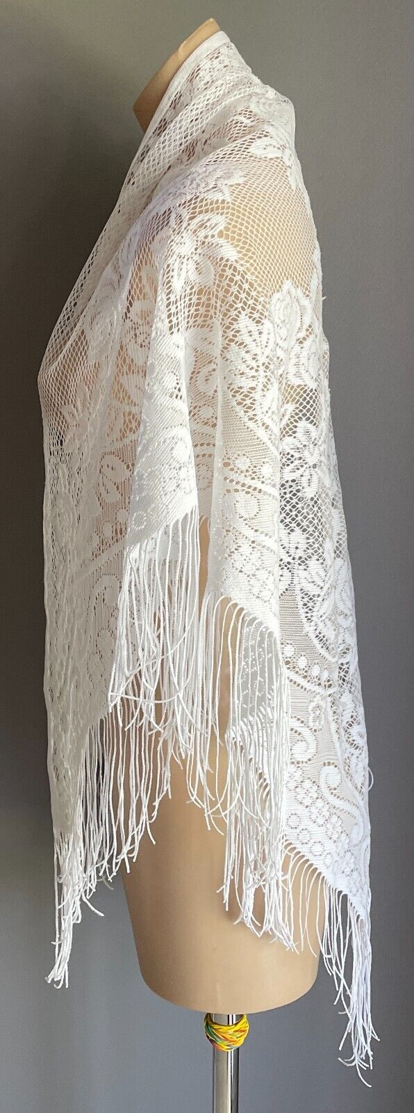 White TRIANGLE SHAWL Wrap Fringe Raised Floral Lace Mesh Net Size 12 18 NEW