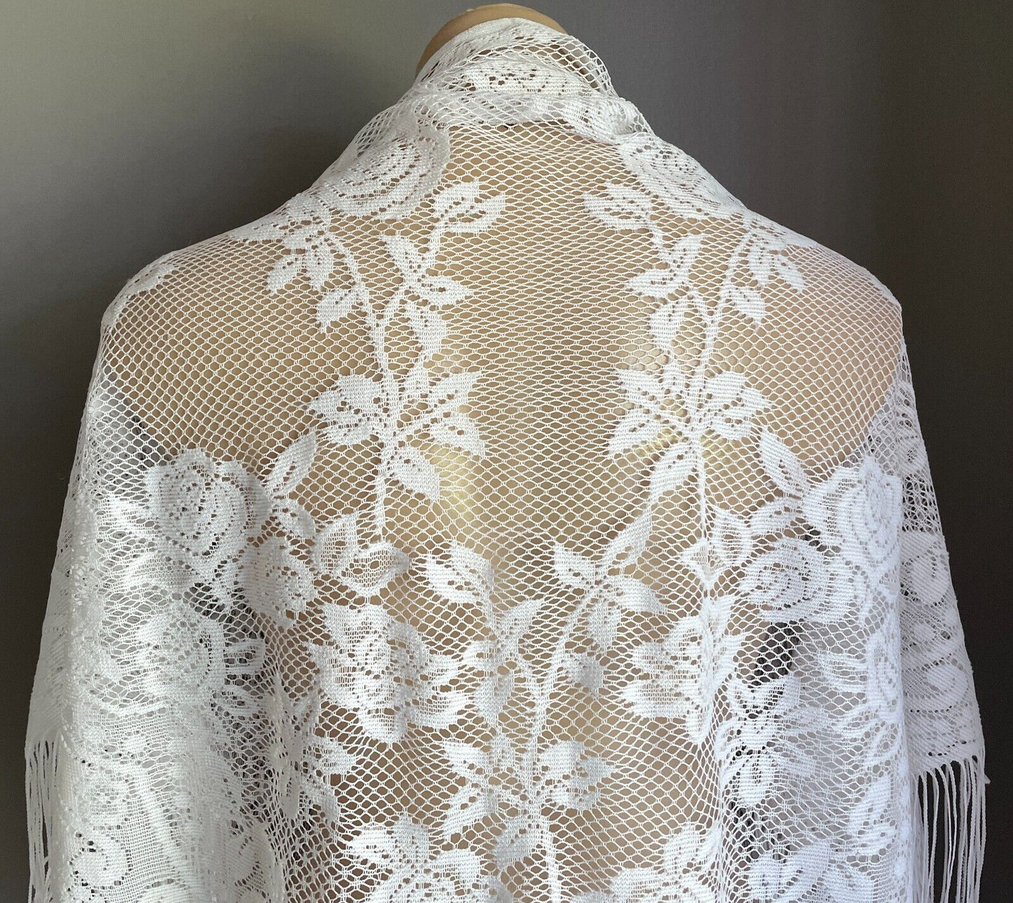 White TRIANGLE SHAWL Wrap Fringe Raised Floral Lace Mesh Net Size 12 18 NEW