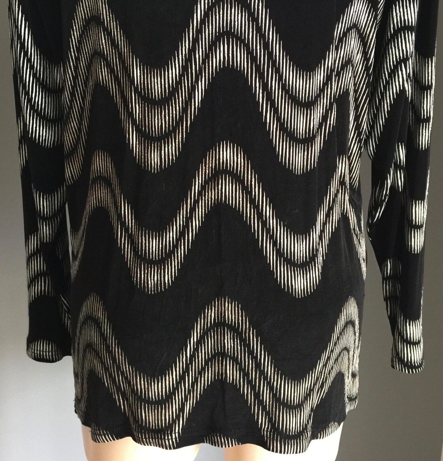 BEE AUSTRALIA Top Black & Silver Thread Long Sleeve fine KNIT JERSEY 12 14 NEW