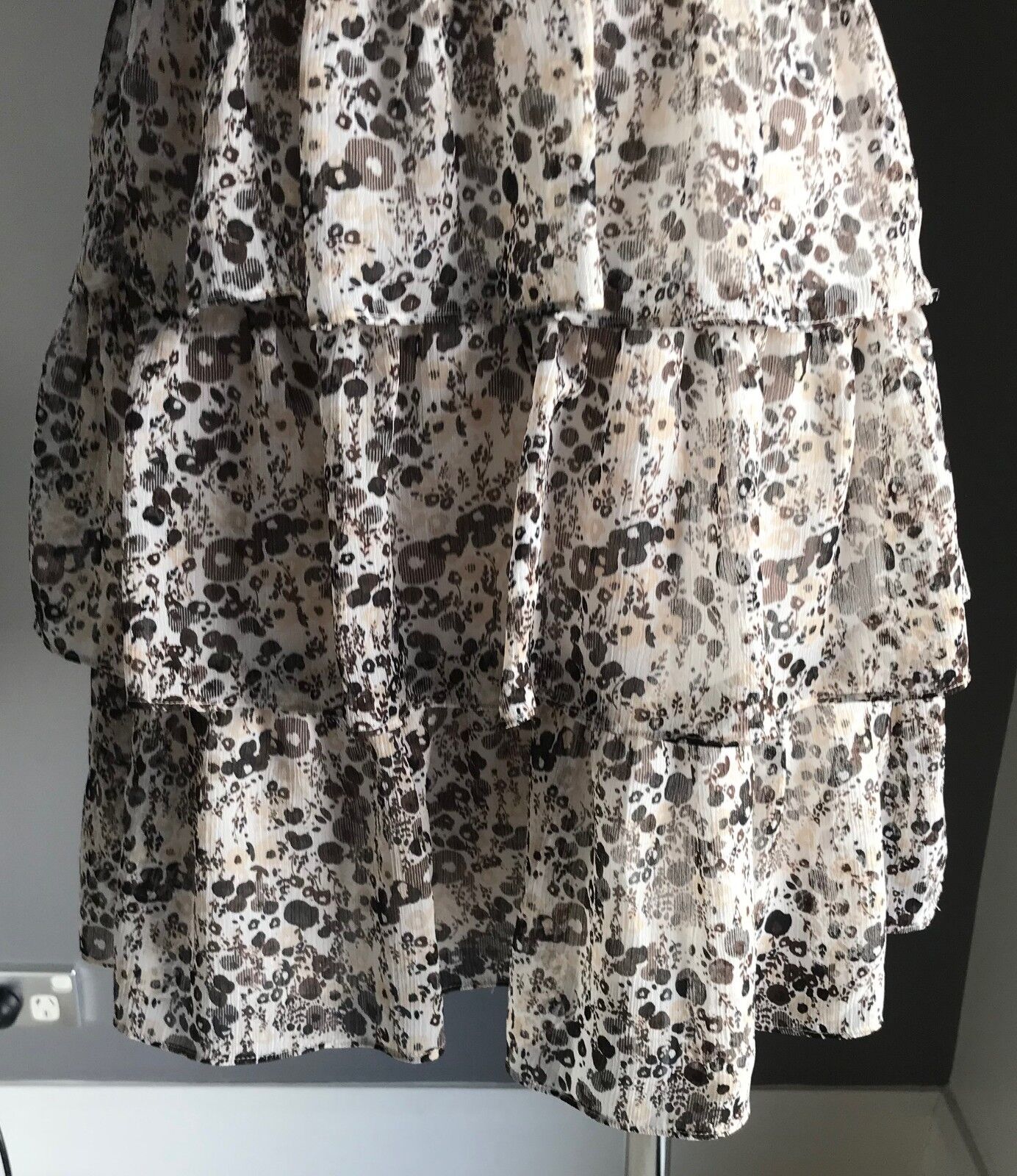 GUESS Strapless Dress Brown White Beige Floral Bustier Tier Ladies Size S 10 NEW