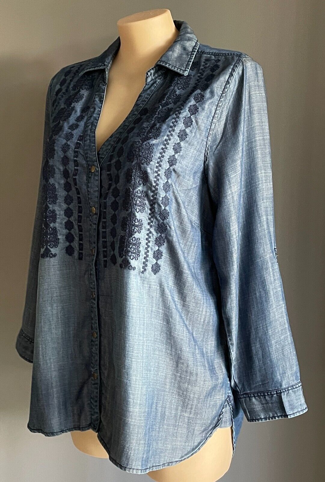 VIRTUELLE TS Chambray Blue Tencel Shirt Long Sleeve Embroidered Size 22 NEW