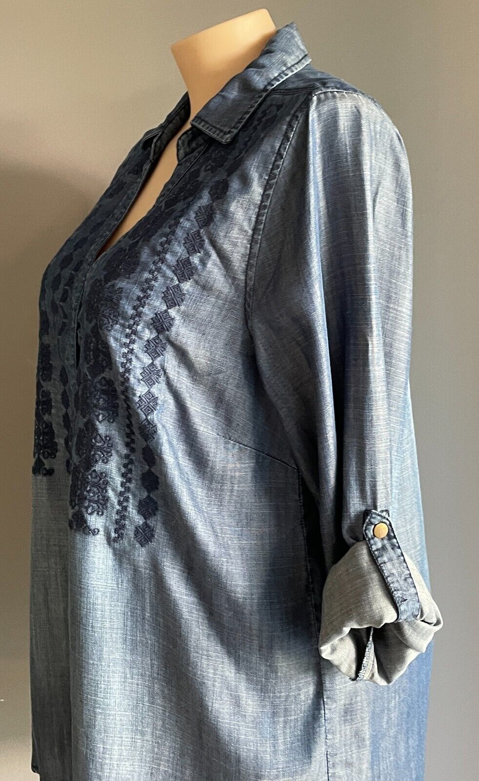 VIRTUELLE TS Chambray Blue Tencel Shirt Long Sleeve Embroidered Size 22 NEW
