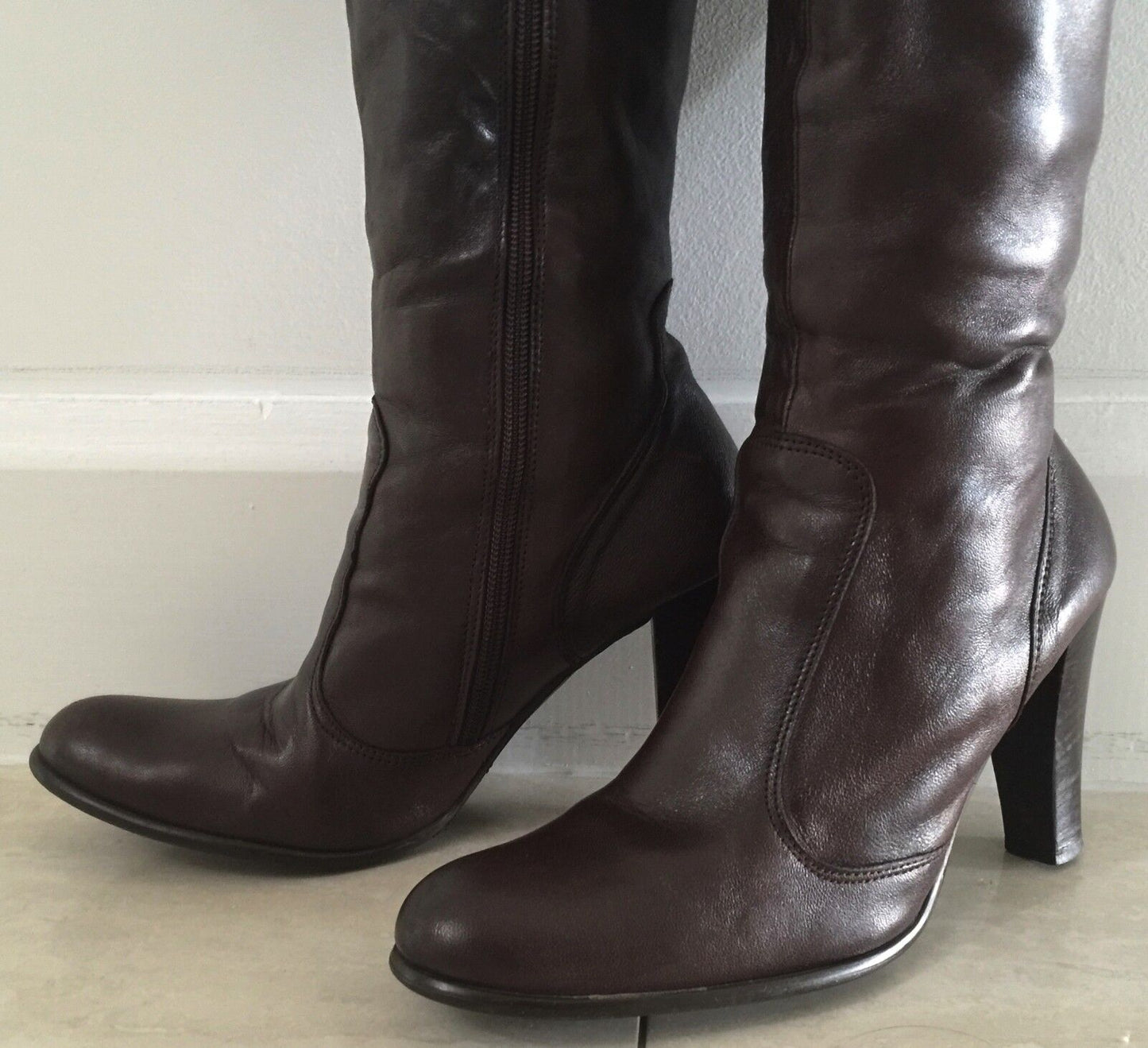 TORRETTI Boots Brown Leather Long Knee High Size 39 w Lace Up Back Ab Fab Ladies