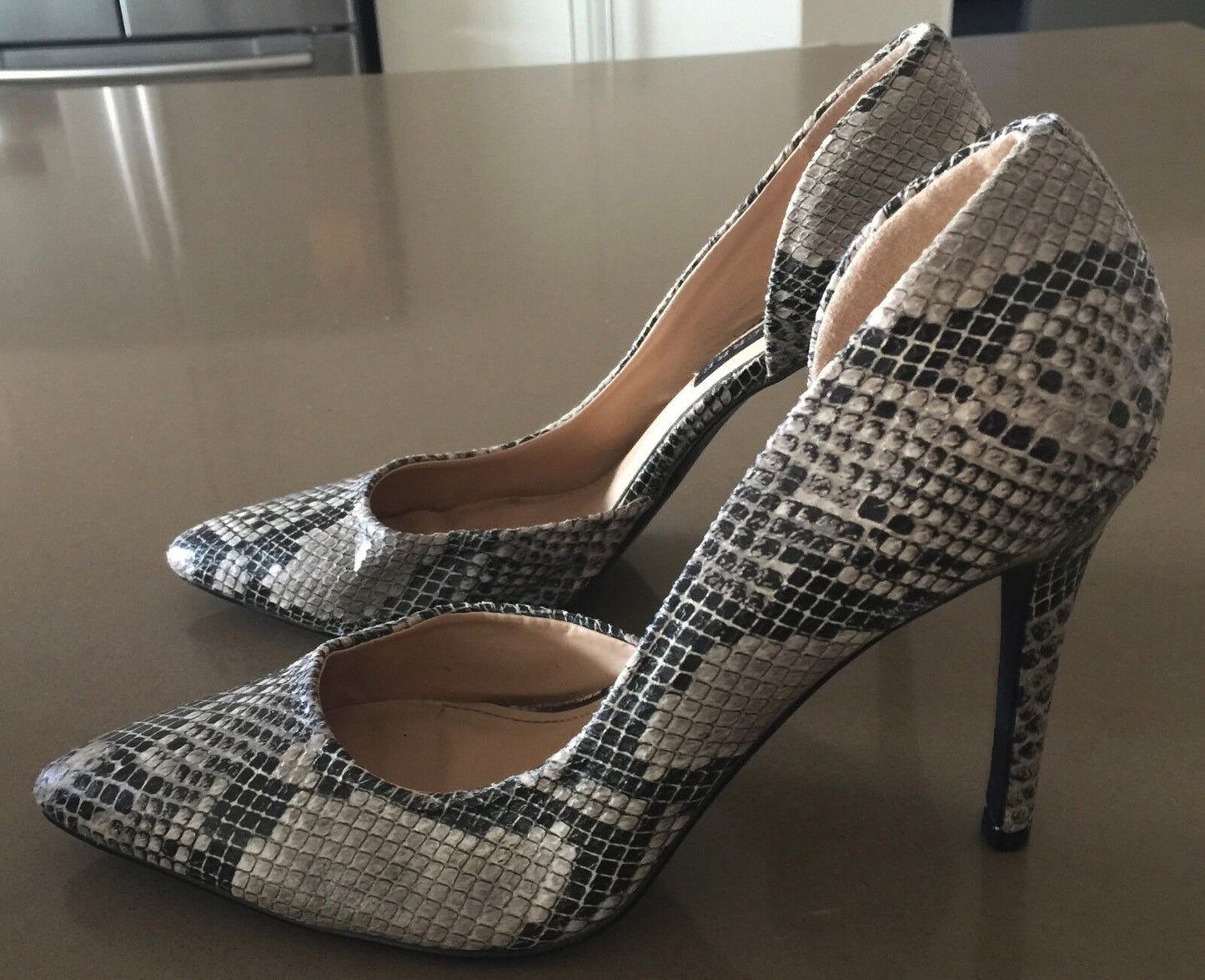 PIED A TERRE "Evoke" Stiletto Shoes Snakeskin Print Pleather Ladies Size 8