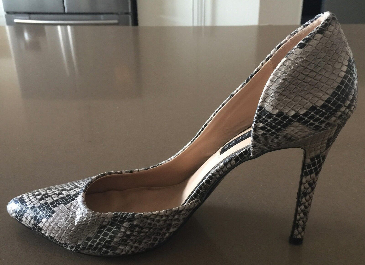 PIED A TERRE "Evoke" Stiletto Shoes Snakeskin Print Pleather Ladies Size 8