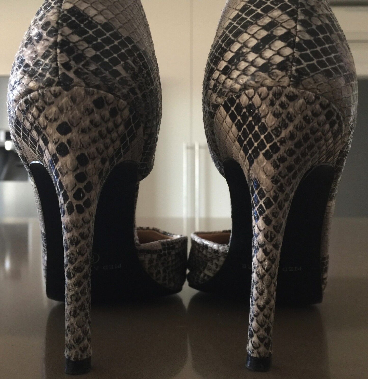 PIED A TERRE "Evoke" Stiletto Shoes Snakeskin Print Pleather Ladies Size 8