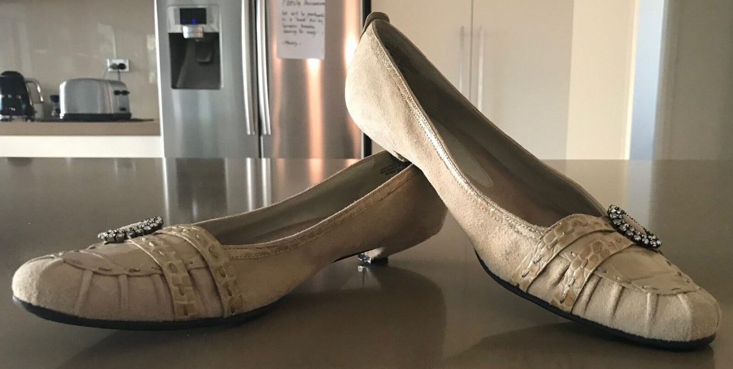 ENZO ANGIOLINI Kitten Heels Shoes Beige Suede Croc Trim Slip On Ladies Size 10 M