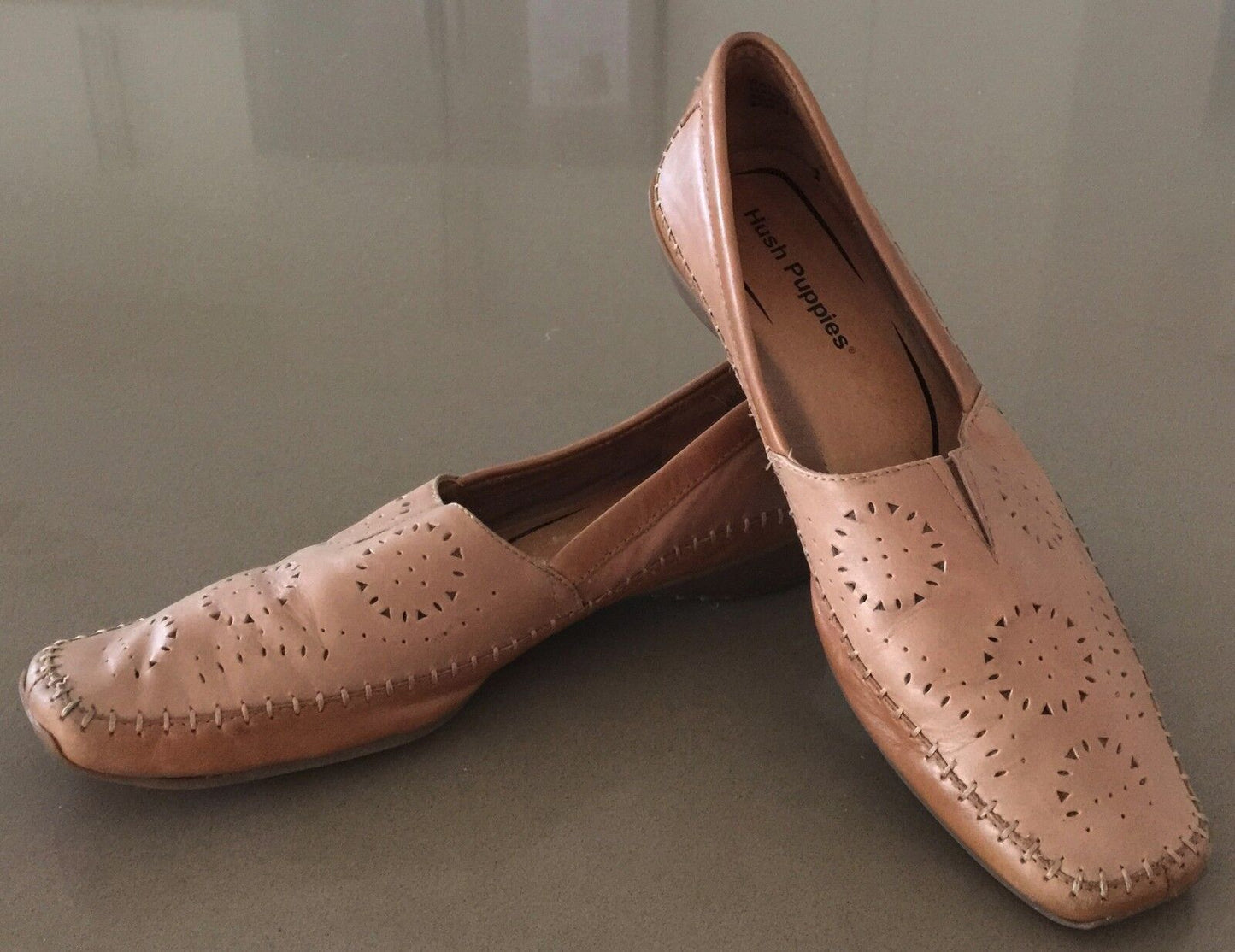 HUSH PUPPIES "Rattle" Tan Leather Loafer Shoes Ladies Size 9.5 Unique Style