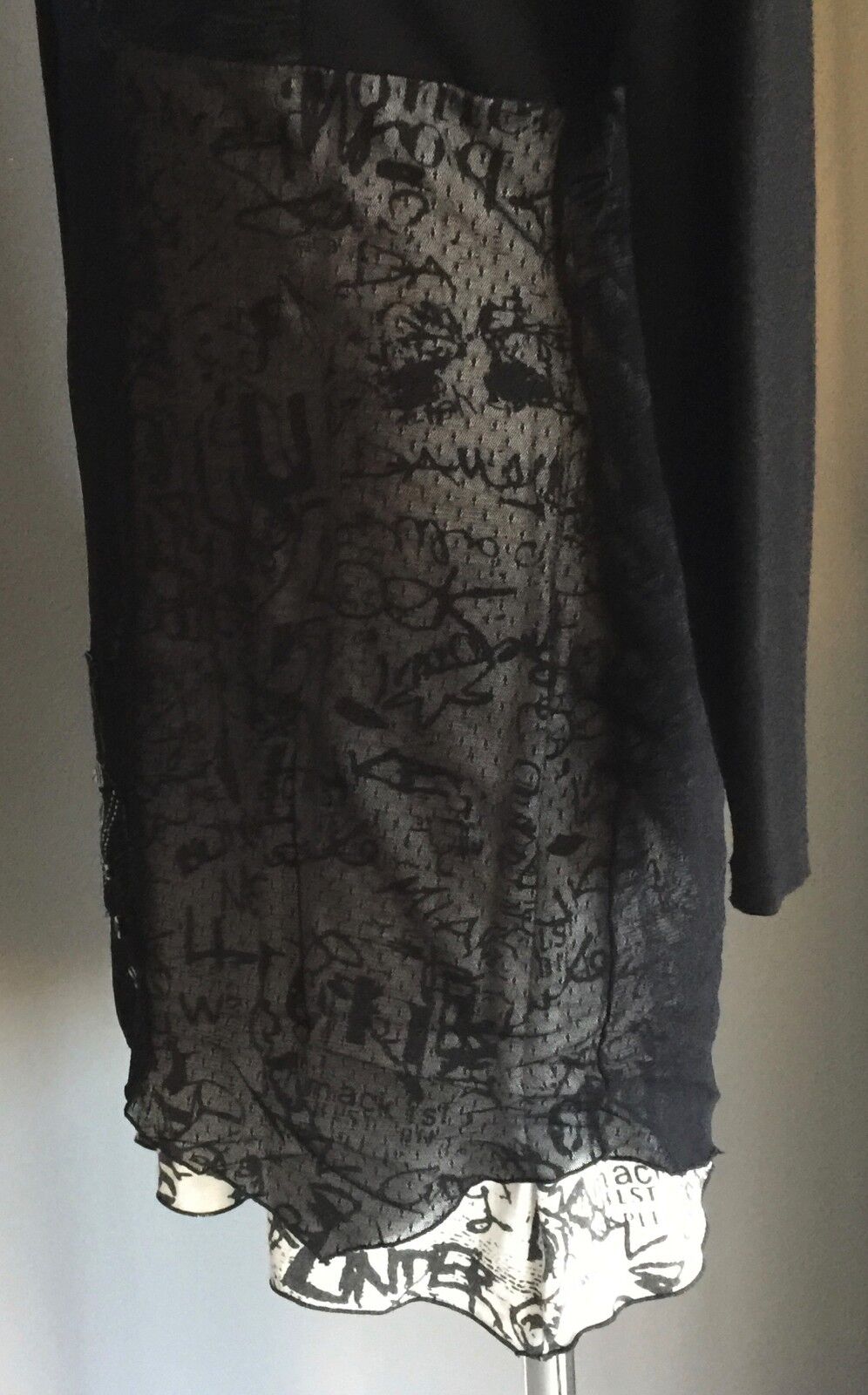 VIVID Top Tunic Monotone Long Sleeve Dress Sheer Overlay Size 12 Graffiti Print