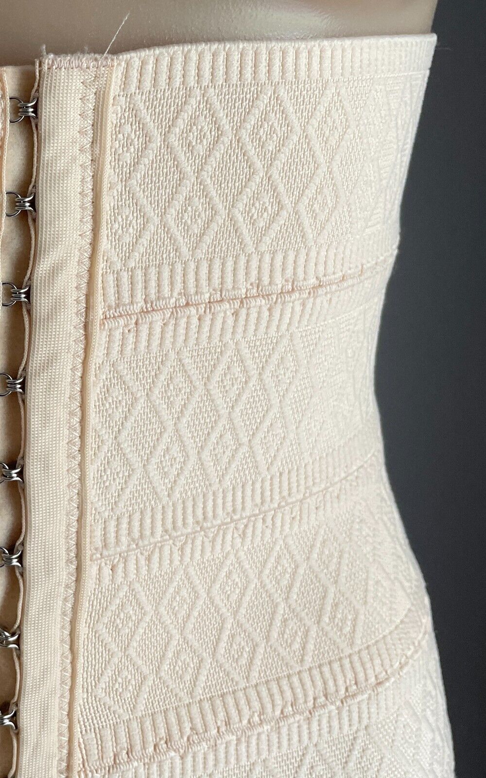 WAIST TRAINER Beige Elastic Hook & Eye Closure Cincher Sz M Textured Fabric Belt