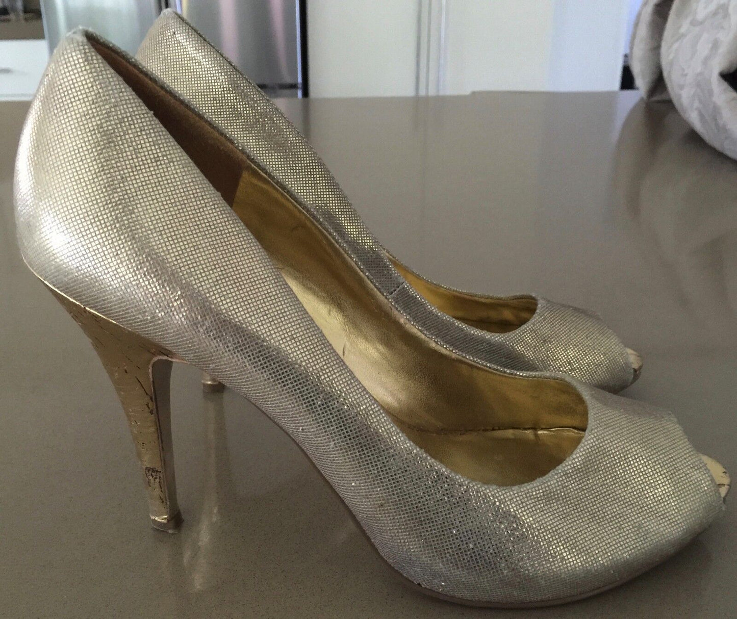 GUESS Gold Shoes Peep Toe Stiletto Heel Pumps Ladies Size 9M Club Formal Luxe