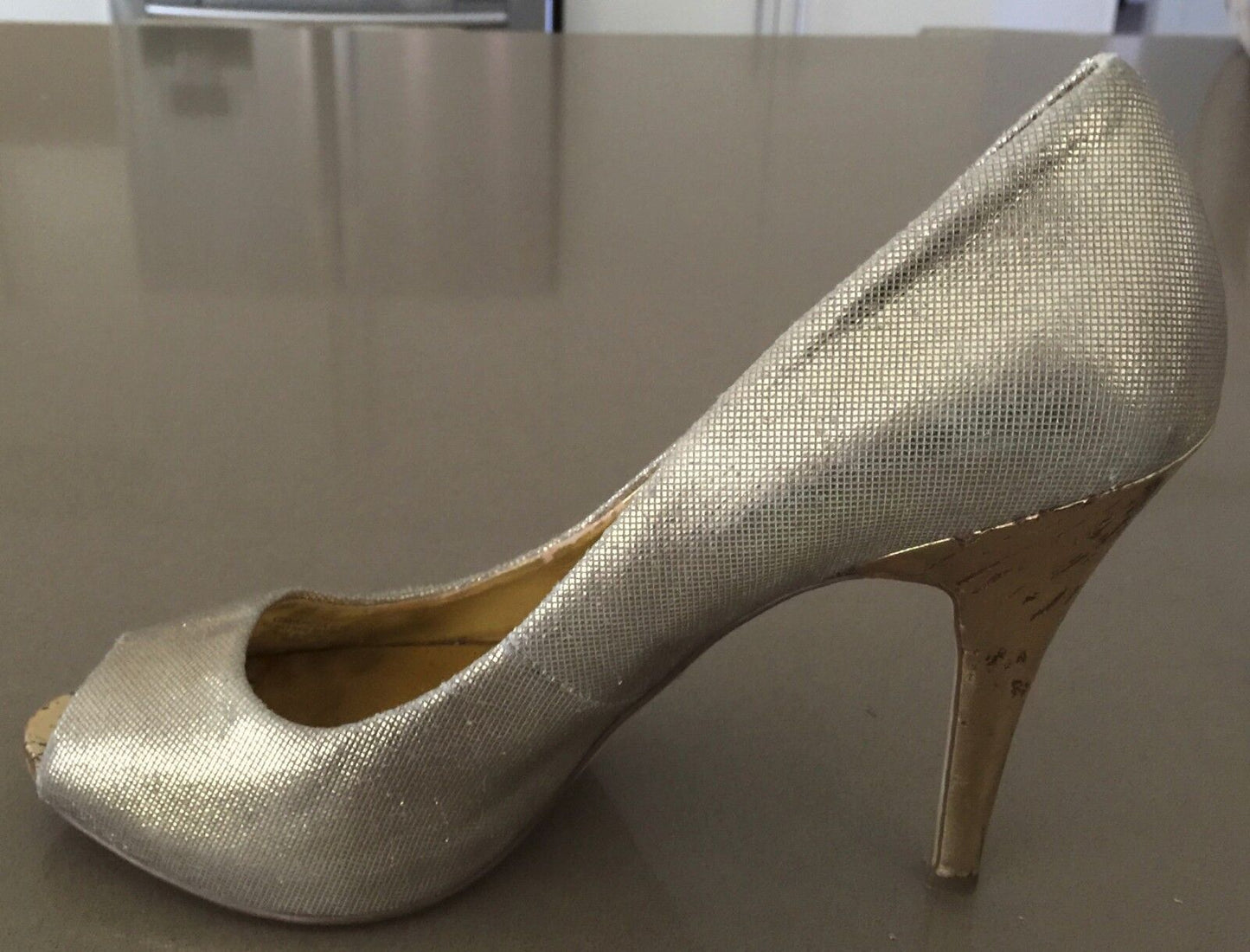 GUESS Gold Shoes Peep Toe Stiletto Heel Pumps Ladies Size 9M Club Formal Luxe
