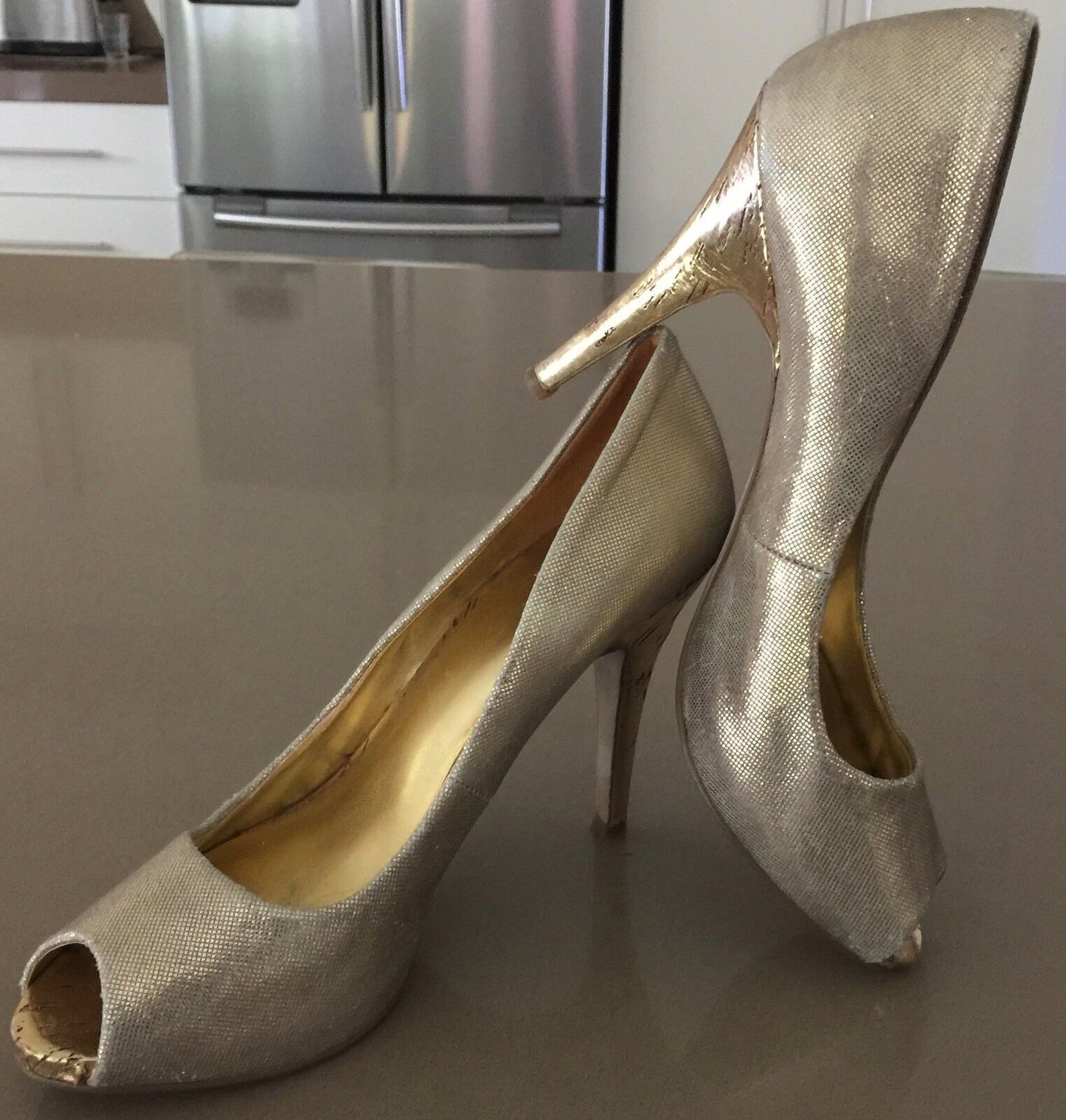GUESS Gold Shoes Peep Toe Stiletto Heel Pumps Ladies Size 9M Club Formal Luxe
