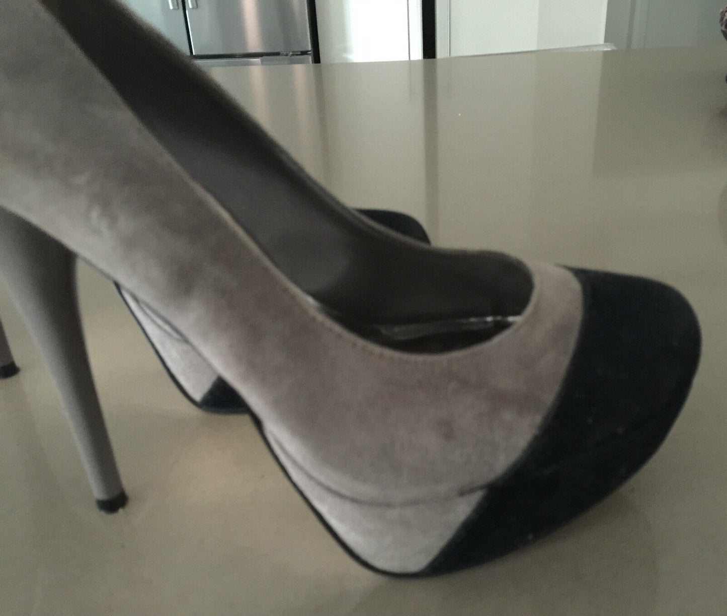 STEVE MADDEN "Vivie" Shoes Suede Black & Taupe Pumps Ladies Size 9 - Savvy!